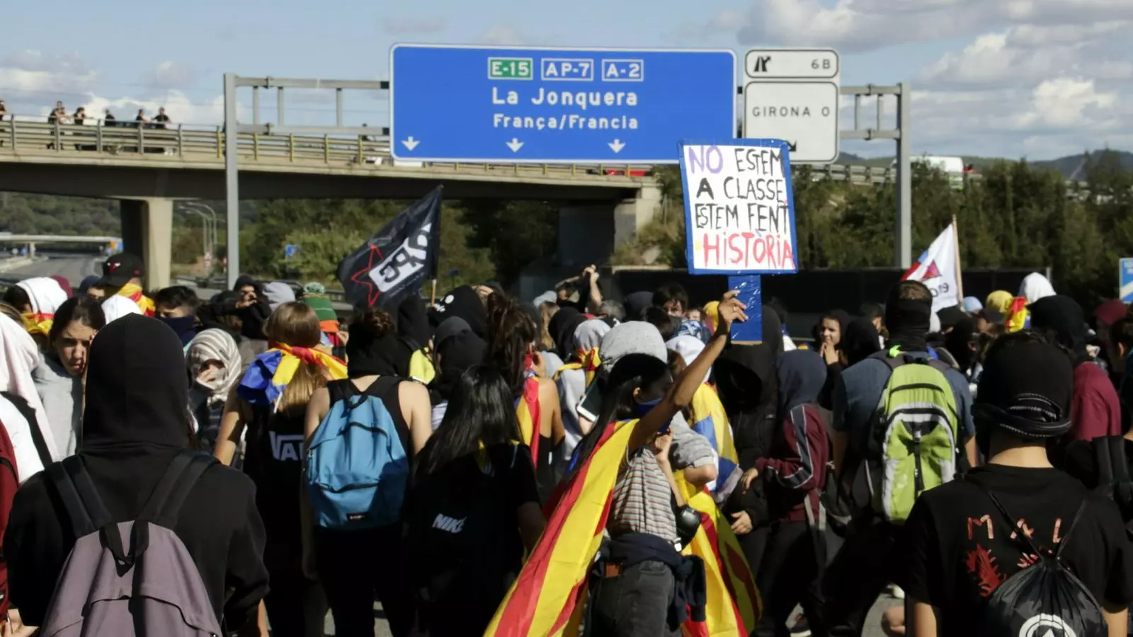 Manifestants tallen l'autopista a Sant Gregori aquest dimarts