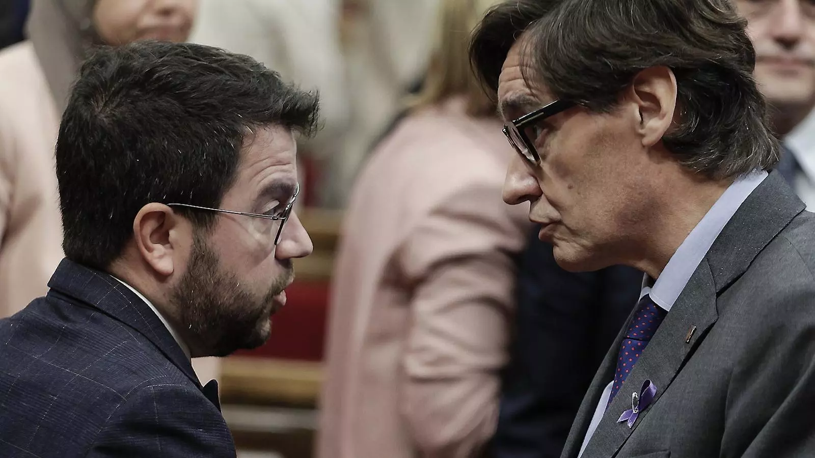 El president, Pere Aragonès, i el líder del PSC, Salvador Illa, en una imatge recent al Parlament.
