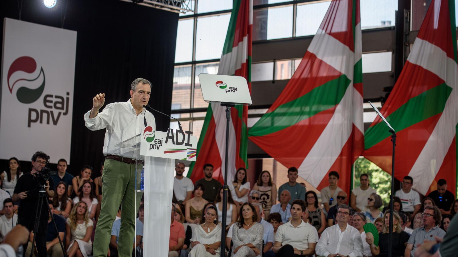 The president of the PNB, Aitor Esteban, at a rally in Durango.