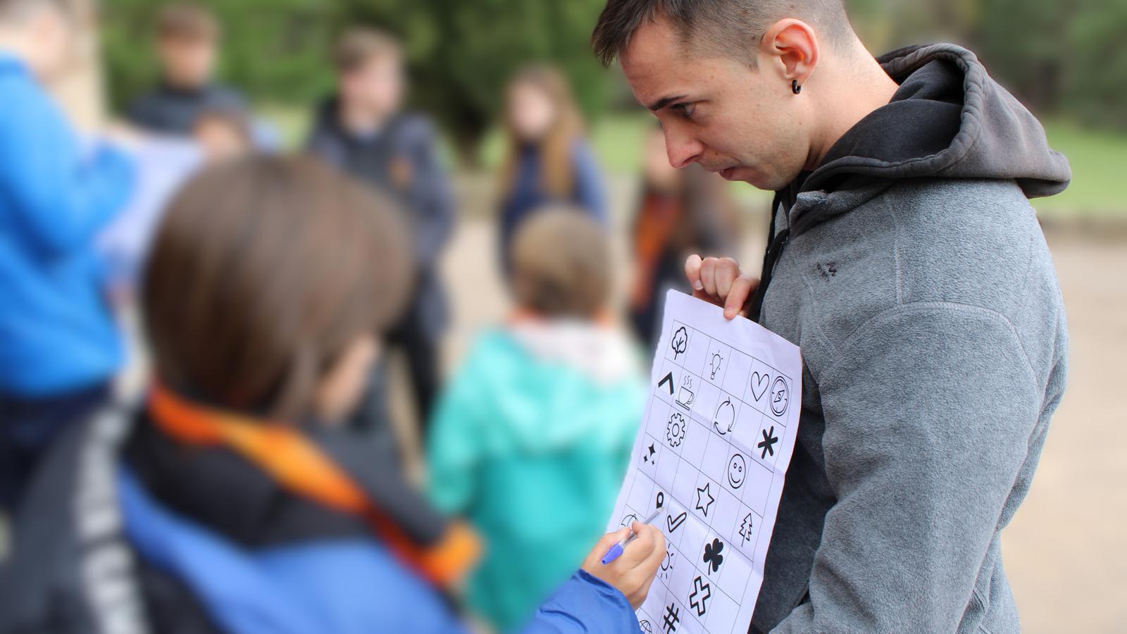 Daniel Sotomayor, instructor of the Espurnes de Llobregat leisure center, during a peace education activity with children from the leisure center