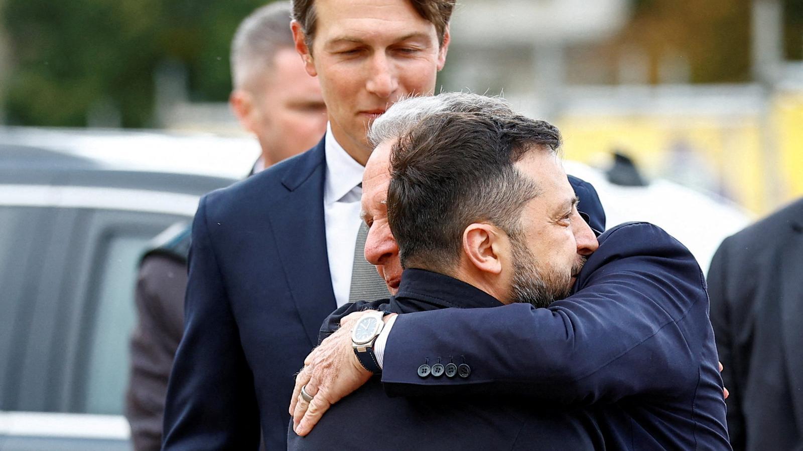The White House special envoy, Steve Witkoff, hugs Volodymyr Zelensky upon arrival in Kyiv.
