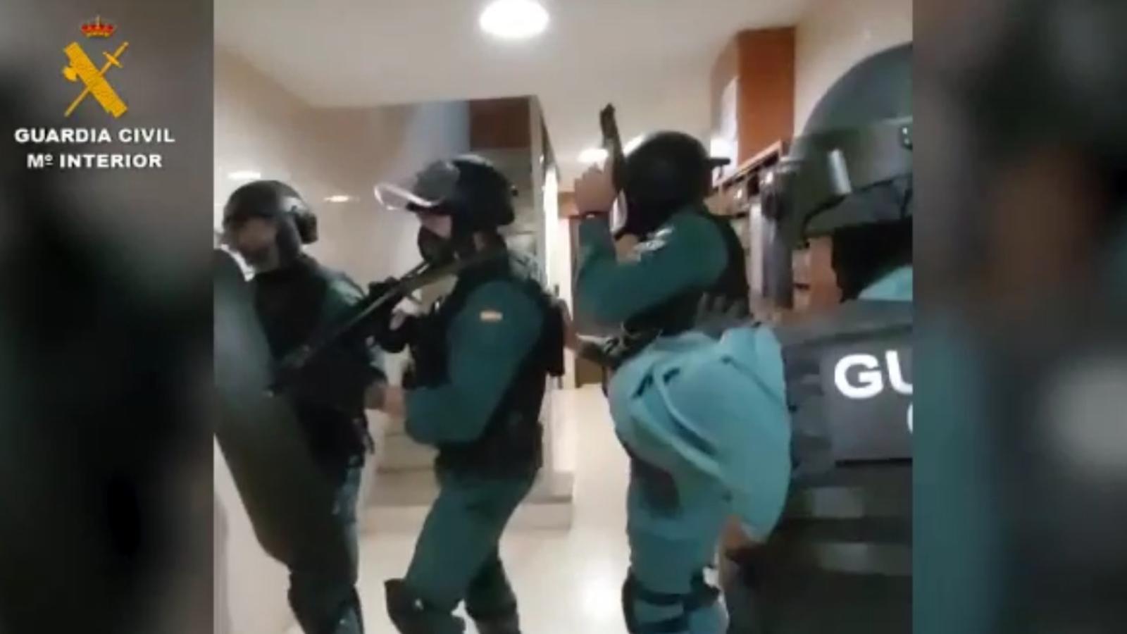 Vídeo de l'entrada a un dels domicilis