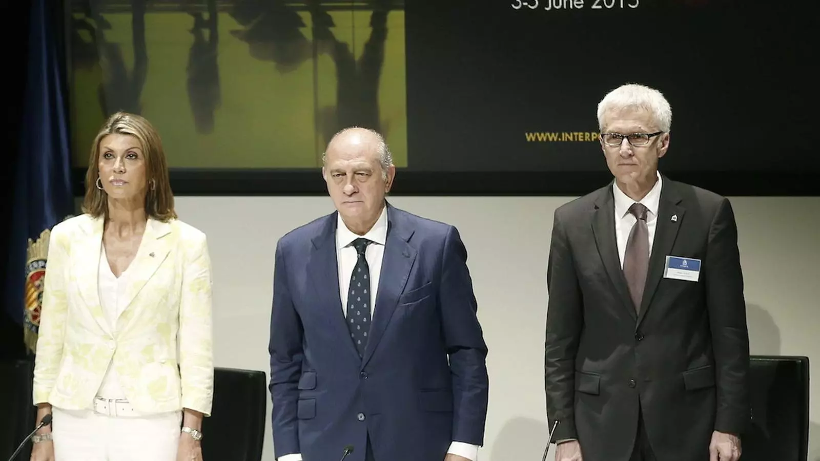 La delegada del govern espanyol a Catalunya, Llanos de Luna, el ministre espanyol d'Interior, Jorge Fernández Díaz, i el secretari general de la Interpol, Jurgen Stock, avui a Barcelona / EFE