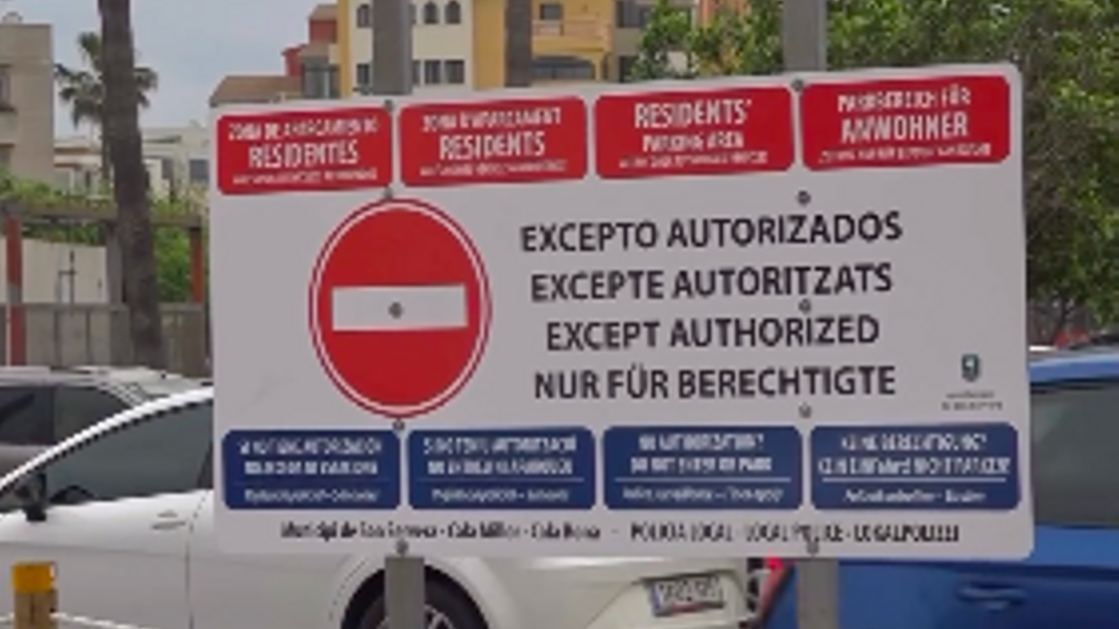 Cartell informatiu dels nous aparcaments.