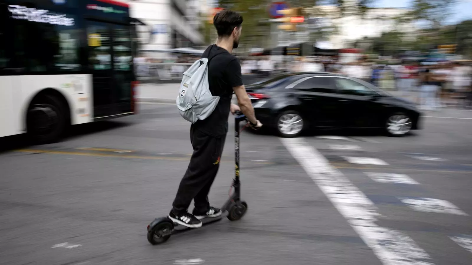 Patinets elèctrics i menors d’edat, un binomi molt inestable.