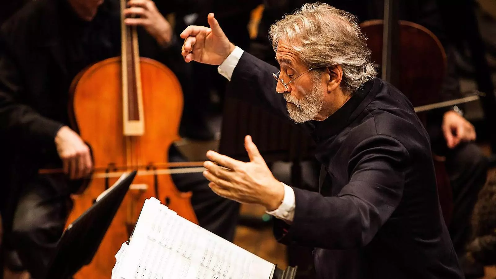 El músic Jordi Savall dirigint un concert l’any passat.