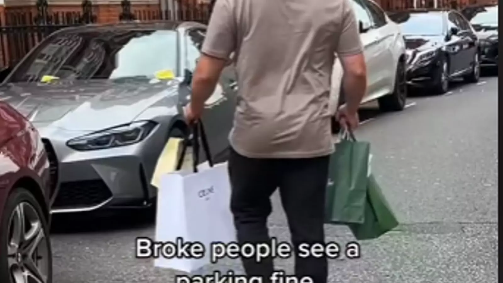 L'influencer que aparca on vol perquè és milionari.
