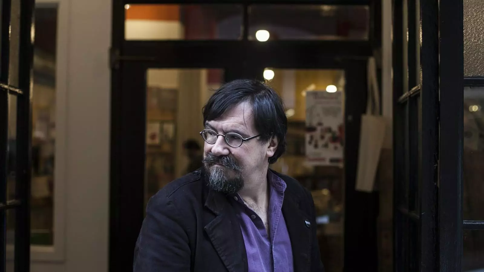 Iban Zaldua, a l’espai Contrabandos de Barcelona, on ha presentat recentment els contes d’Enlloc, mai.
