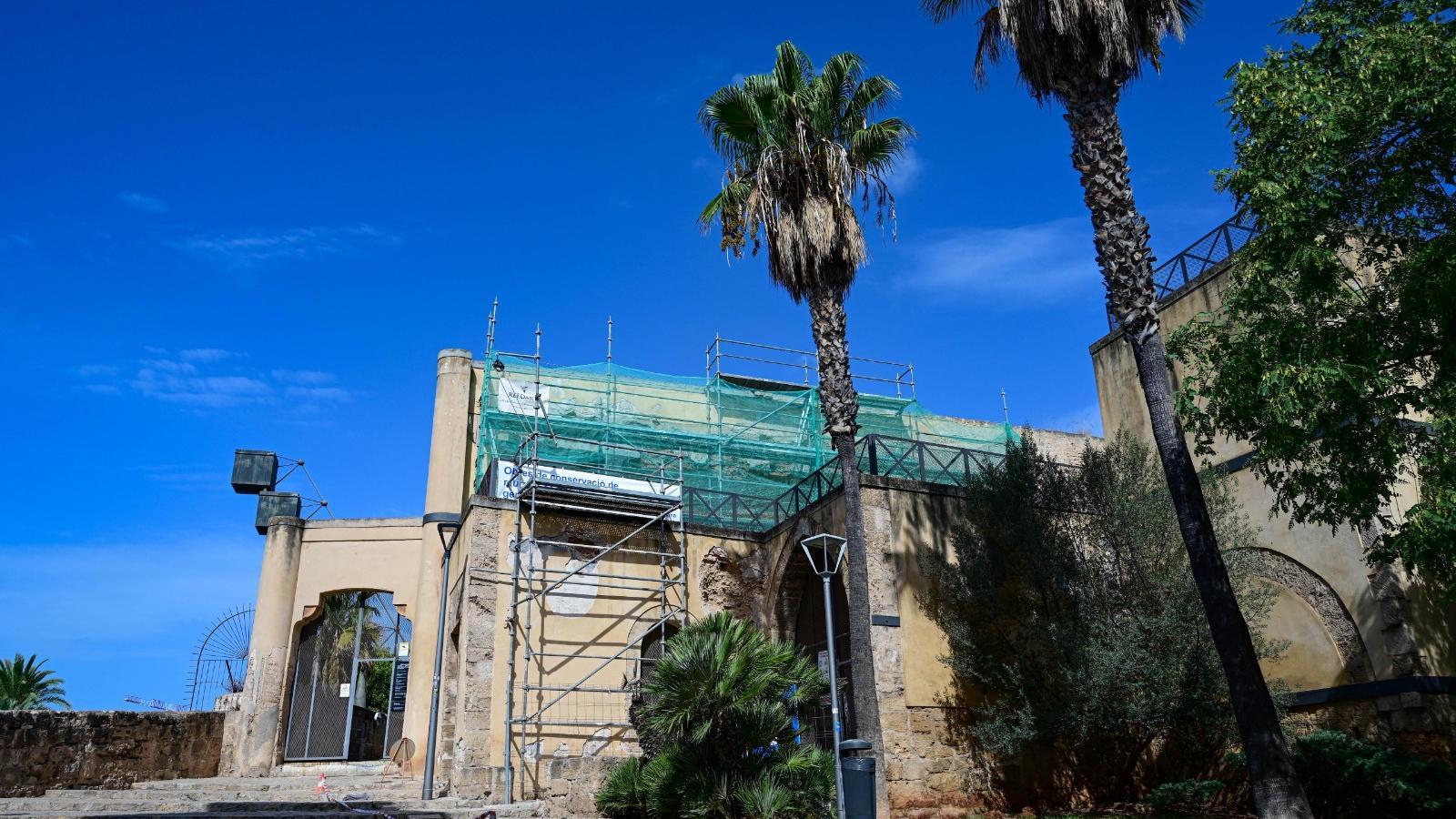 The City Council has begun the rehabilitation works of a section of the wall of Puig de Sant Pere.