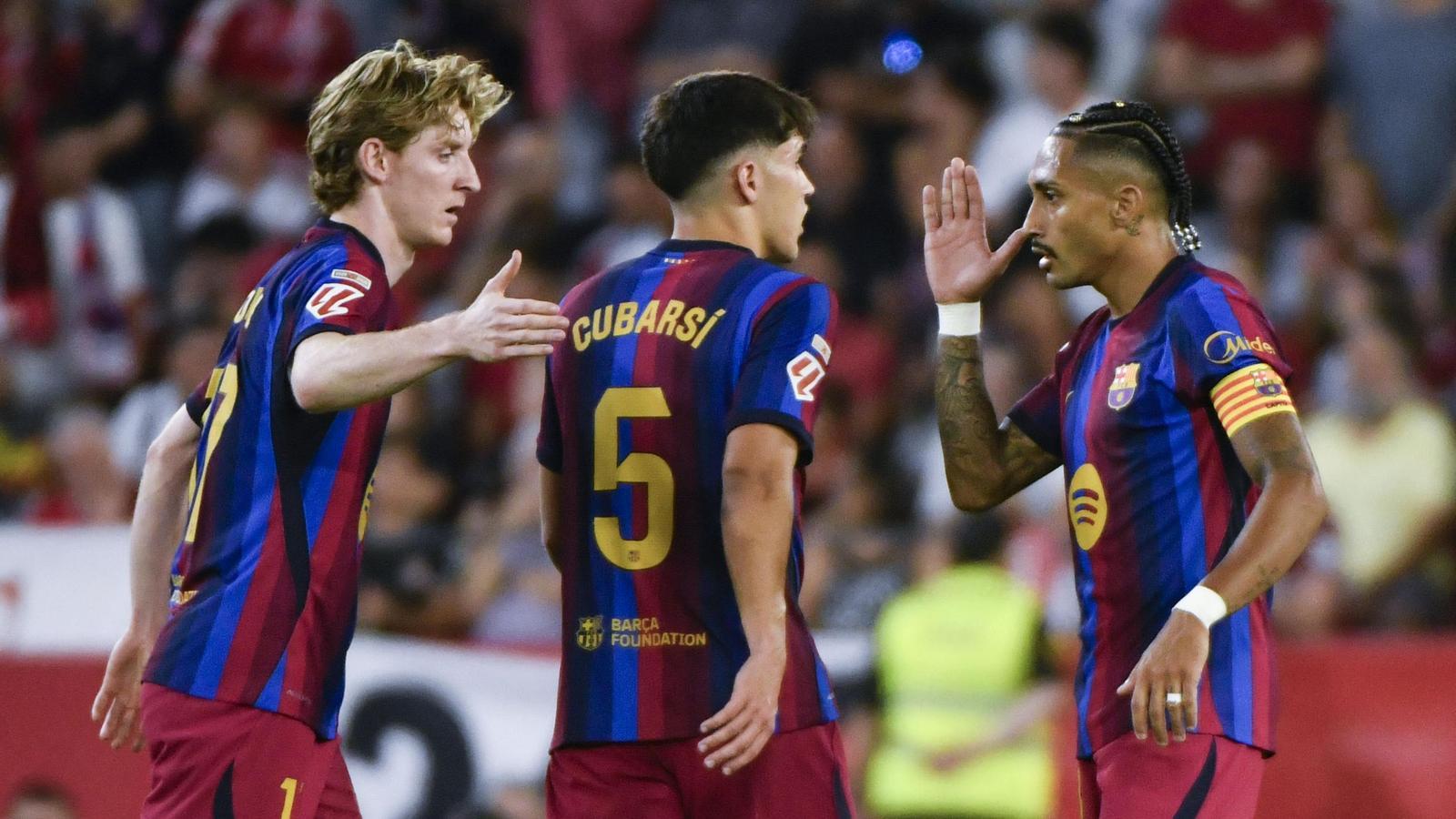Raphinha, congratulated by Gordon and Cubarsí after scoring Barça's first goal in Seville
