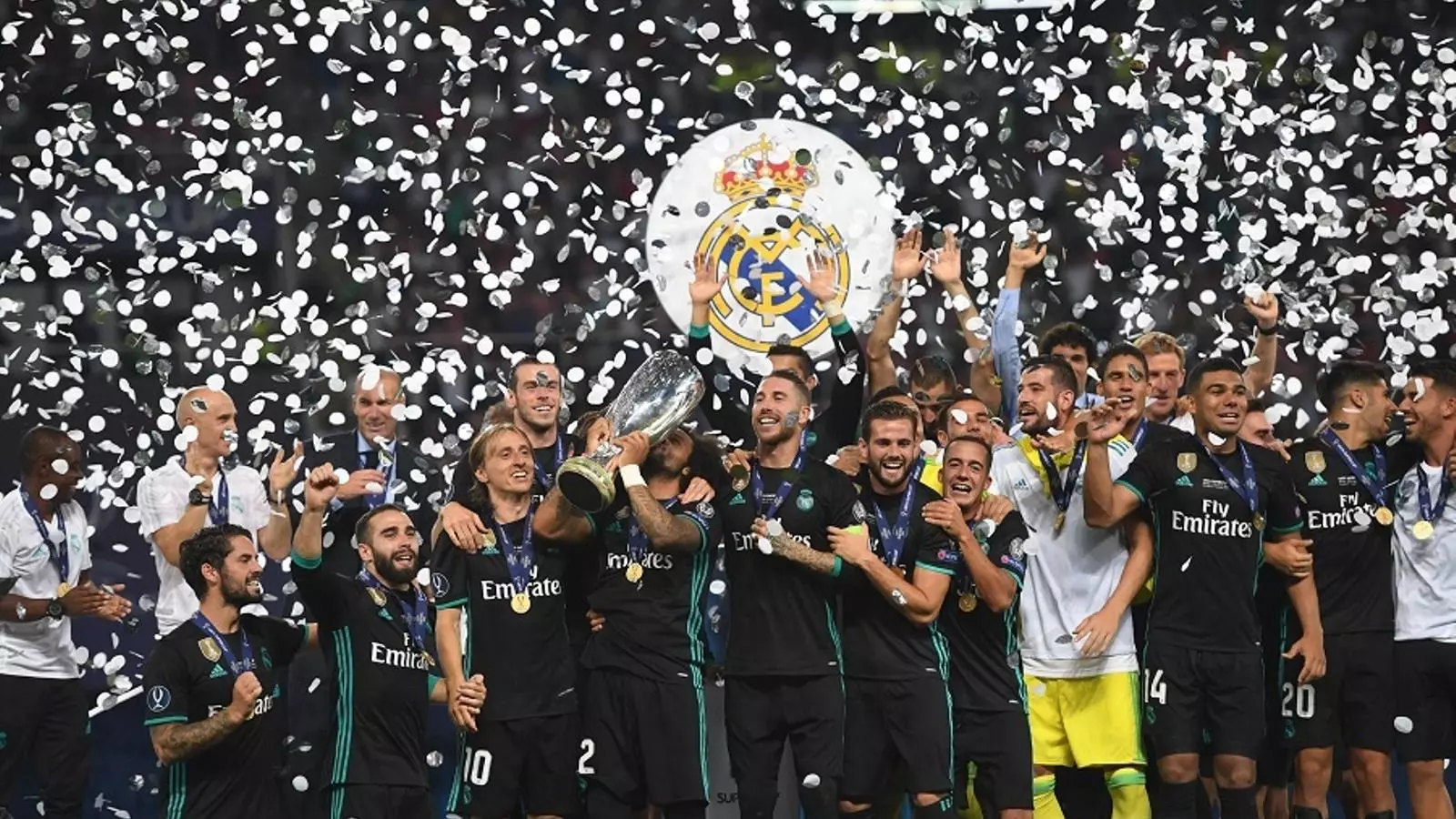 Marcelo, aixecant el títol de Supercopa d'Europa