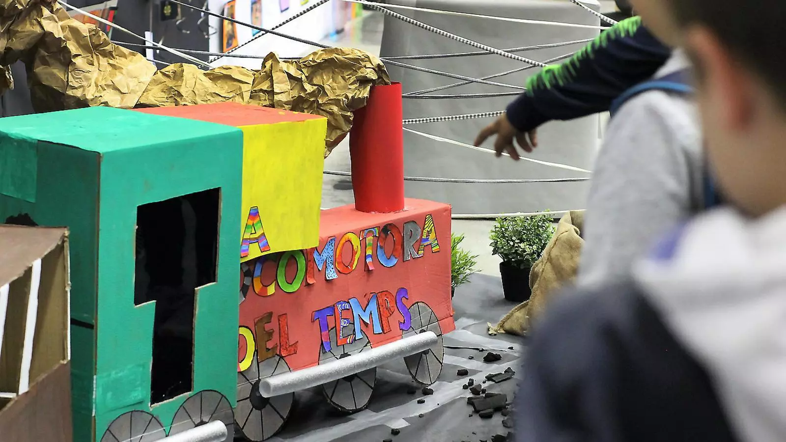 El Museu del Joguet se’n va a l’escola ‘Tengui, falti!’ o com aprendre amb els cromos