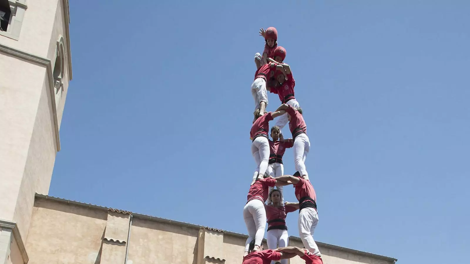 El tres de nou amb folre que va aixecar la colla Joves Xiquets de Valls a Llorenç del Penedès.