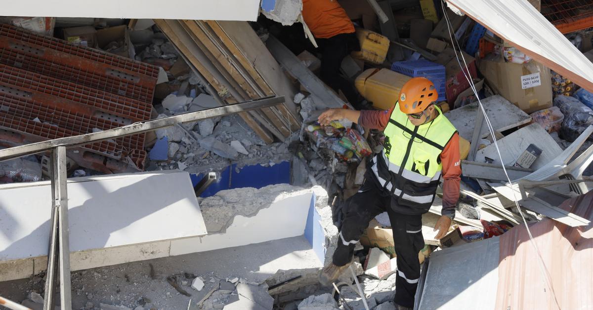 Pugen a 37 els morts pel terratrèmol de magnitud 7