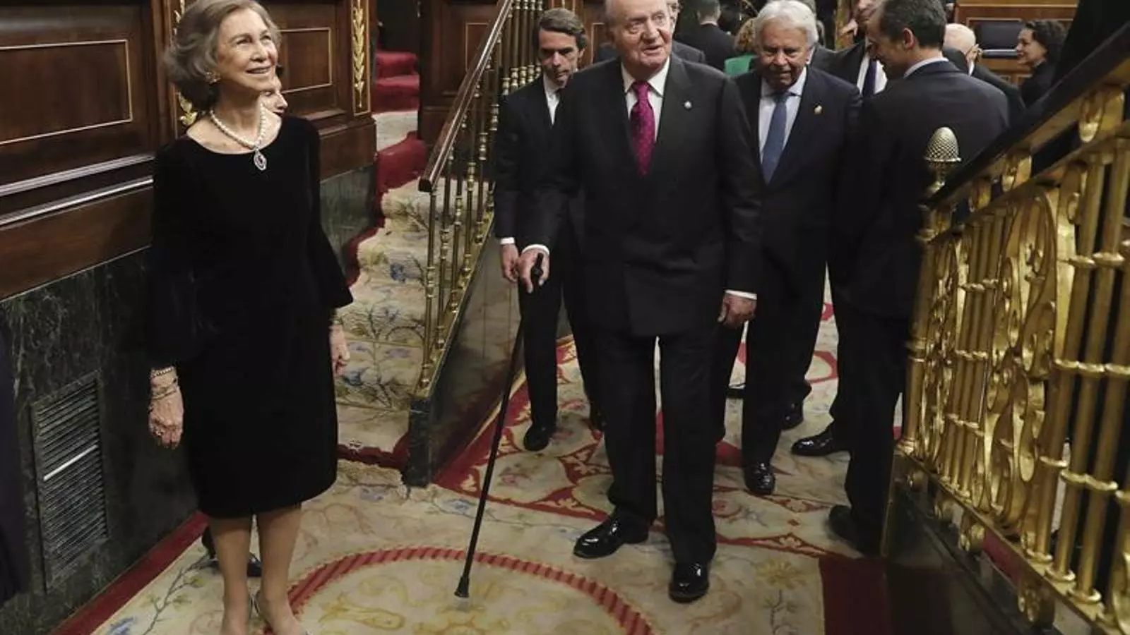 El coixí de Joan Carles i les 'selfies' amb Rajoy: una festa d''exs' per la Constitució
