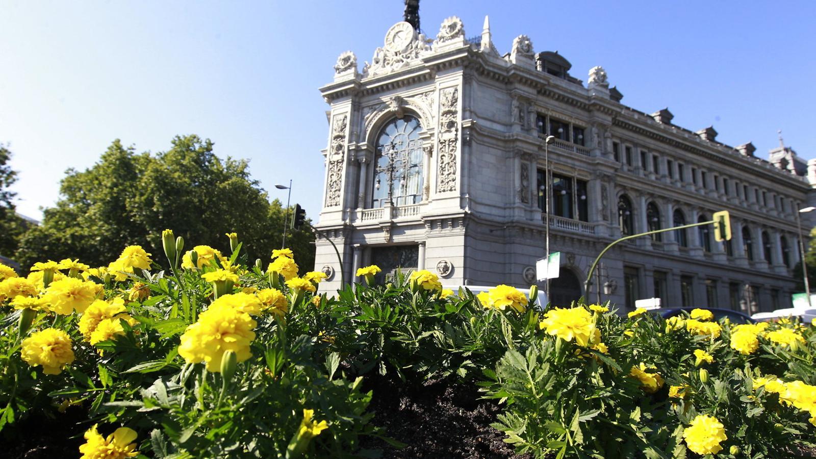 Imagen de la fachada de la sede central del Banco de España, en Madrid, desde la fuente de Cibeles.