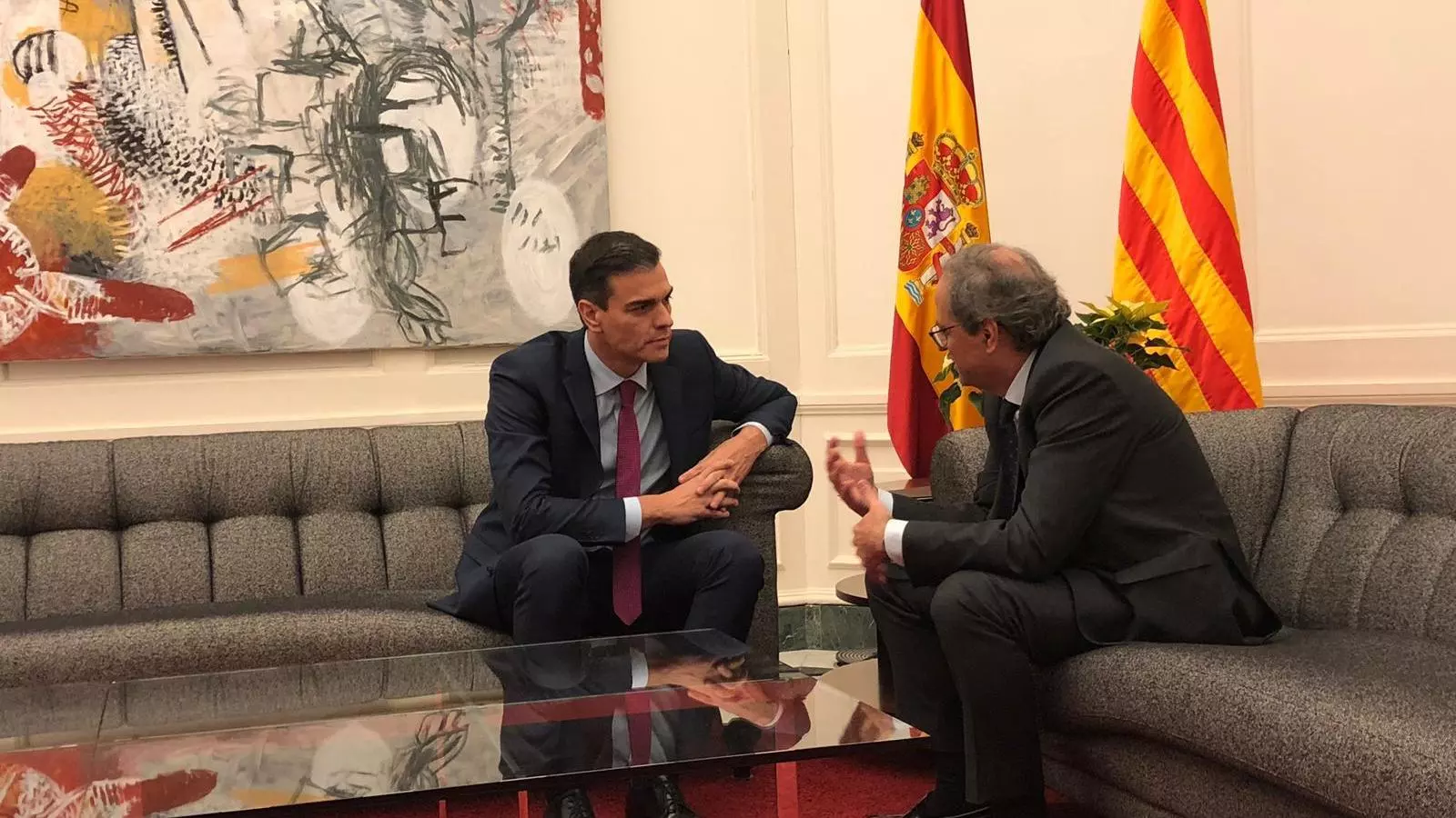 Els presidents espanyol i català, Pedro Sánchez i Quim Torra, reunits aquest dijous al palau de Pedralbes