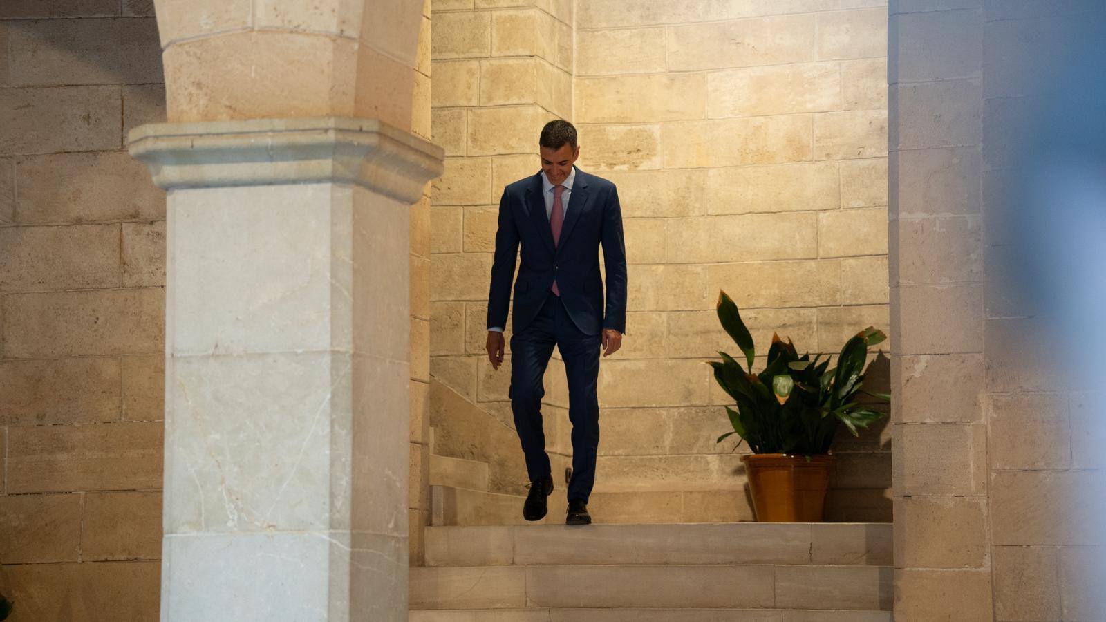 El presidente del gobierno español, Pedro Sánchez, antes de reunirse con Felipe VI en el tradicional despacho de verano en Palma de Mallorca.