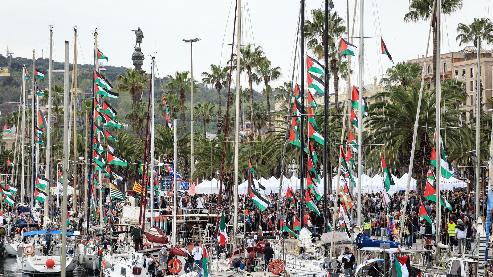 Around two thousand people have bid farewell to the Global Sumud Flotilla this weekend at the Moll de la Fusta in Barcelona