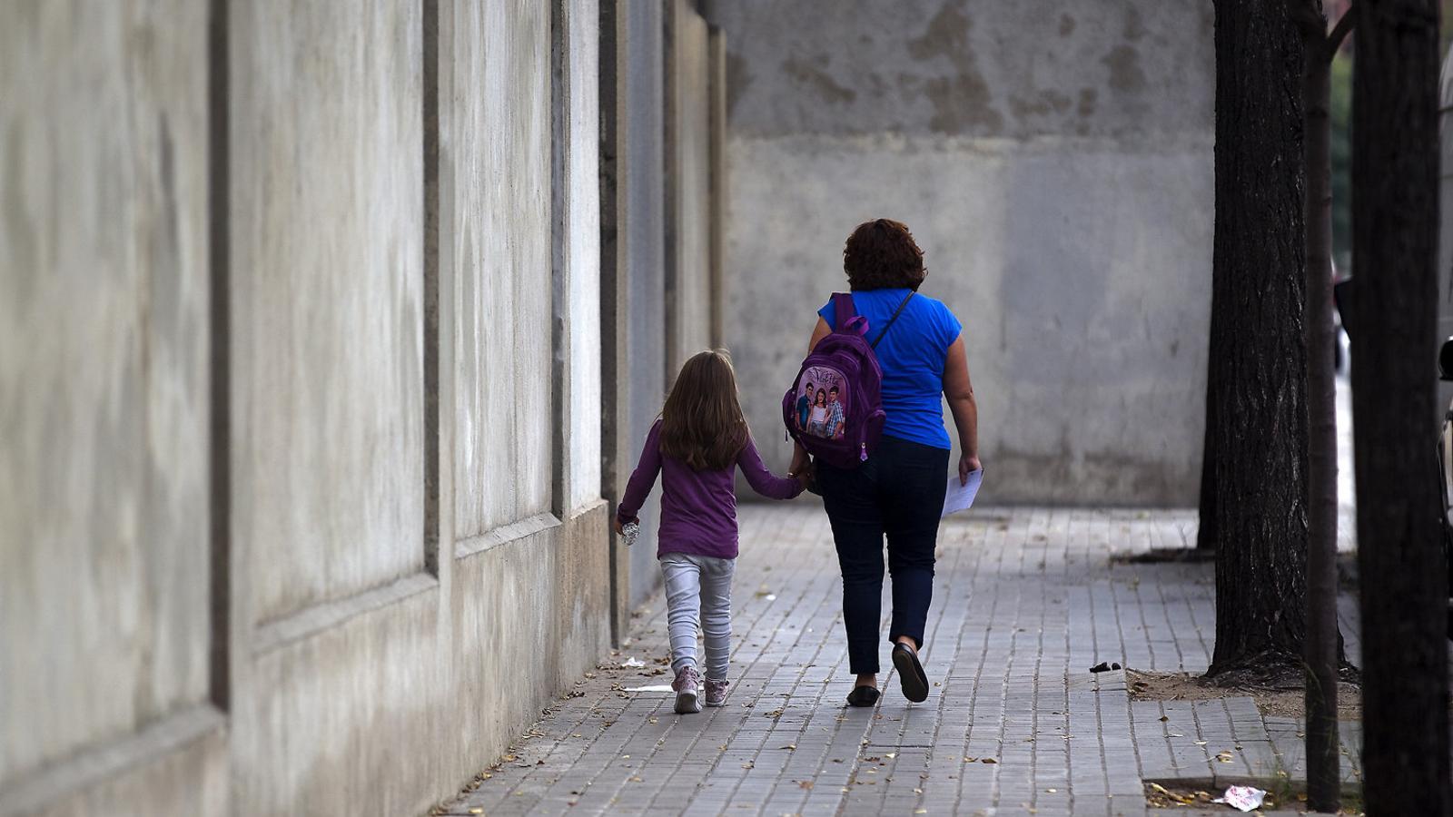 Avalan 10 semanas más de baja para una familia monoparental