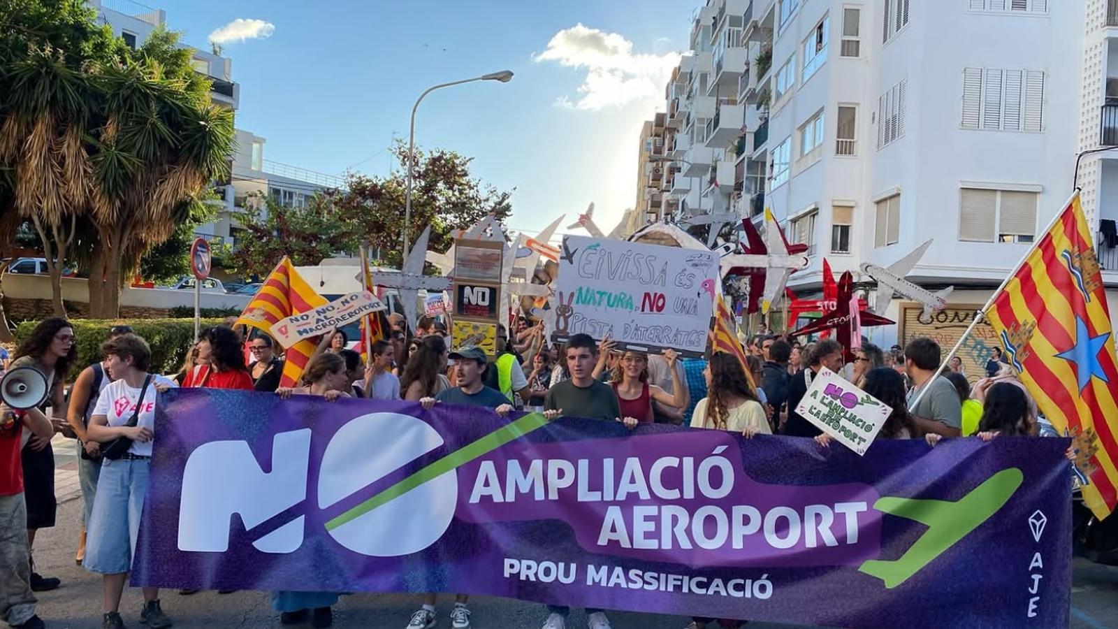 Manifestants a la concentració a Eivissa.