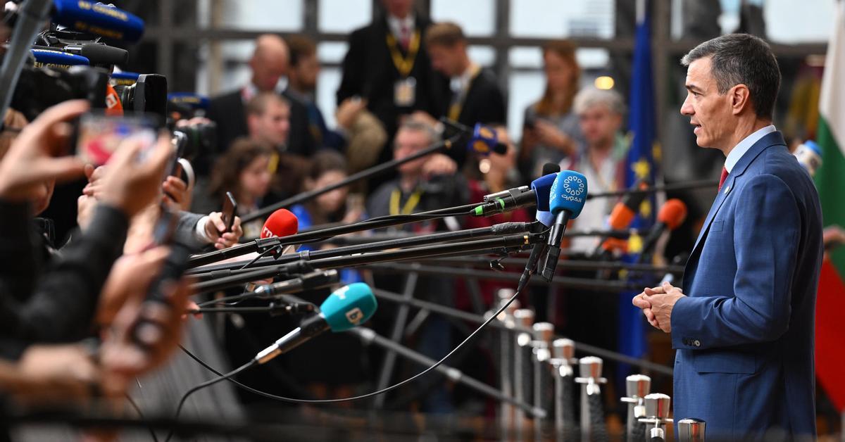 Sánchez’s Strategy: Content Writer vs. VA