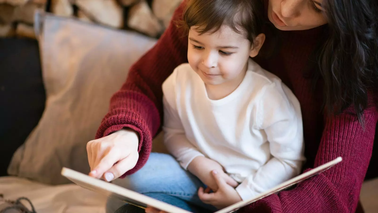 Narrar contes als infants té beneficis contrastats en ells