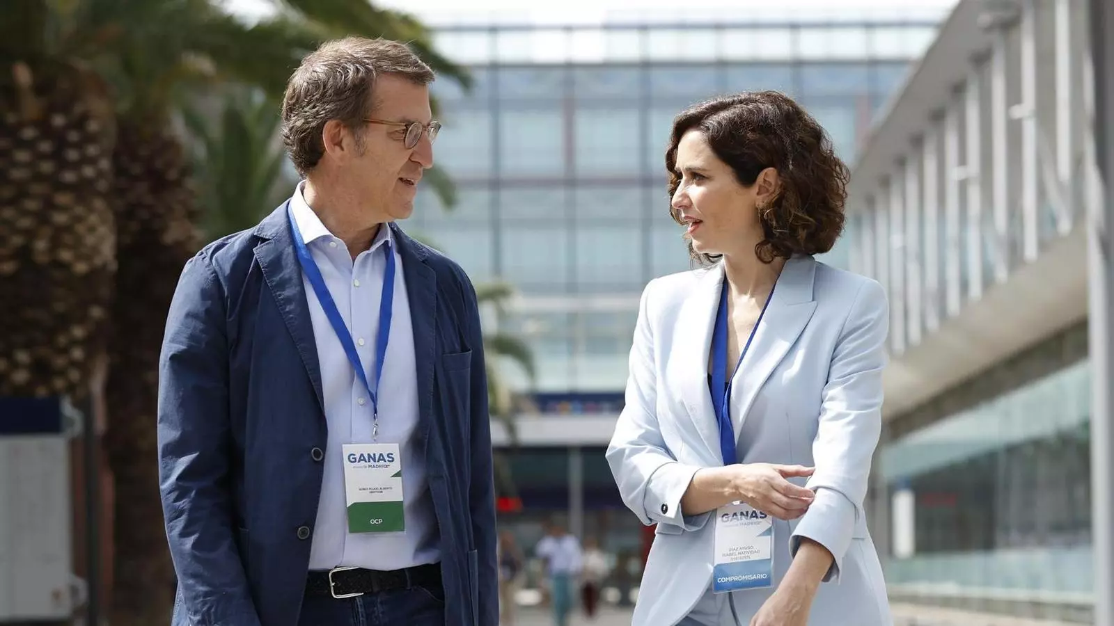 Alberto Núñez Feijóo i Isabel Díaz Ayuso a l'arribada al congrés del PP de Madrid d'aquest dissabte