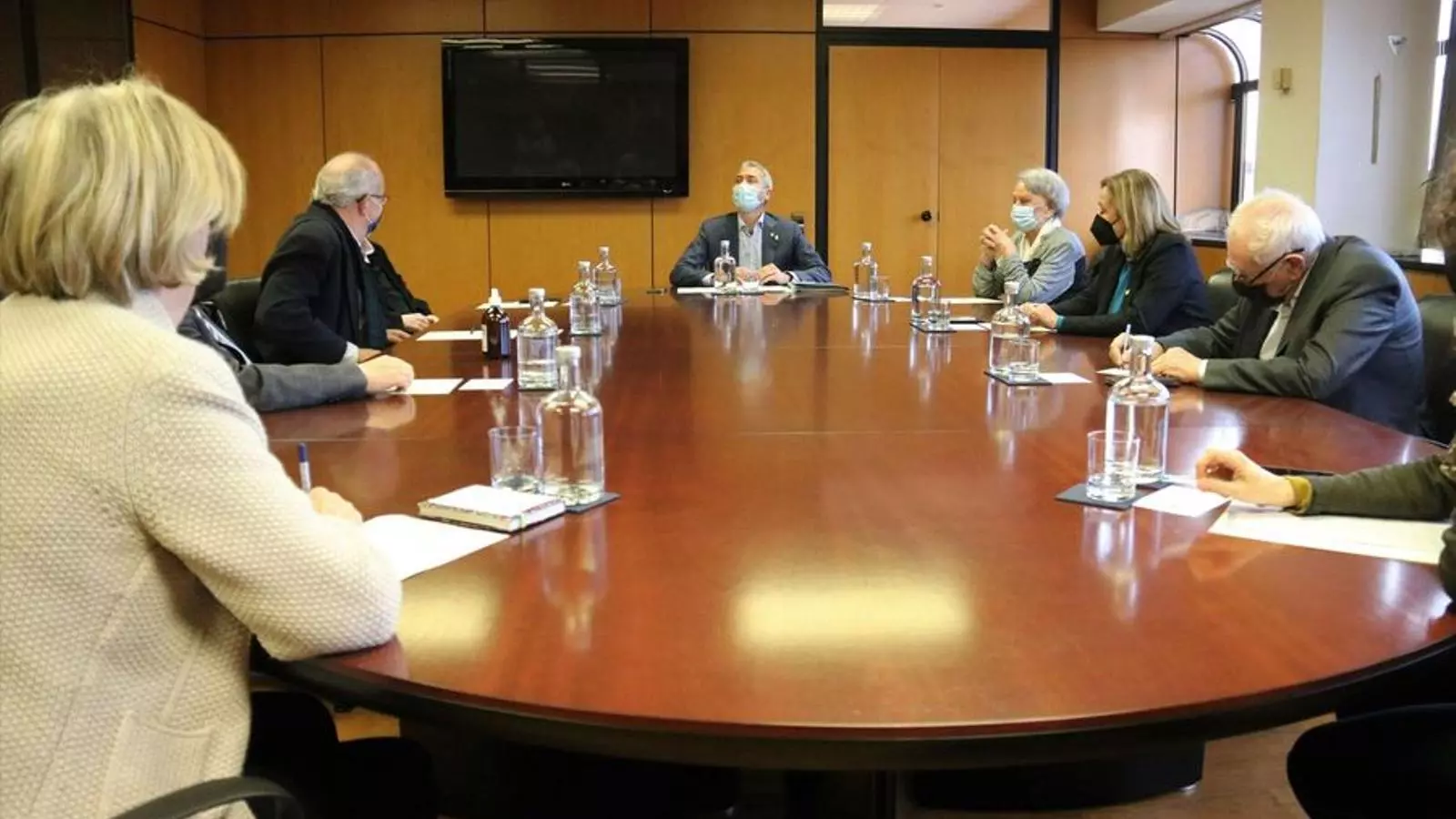 La reunió del conseller d'Educació, Josep Gonzàlez-Cambray, amb els exconsellers del departament per abordar la sentència del 25% de castellà