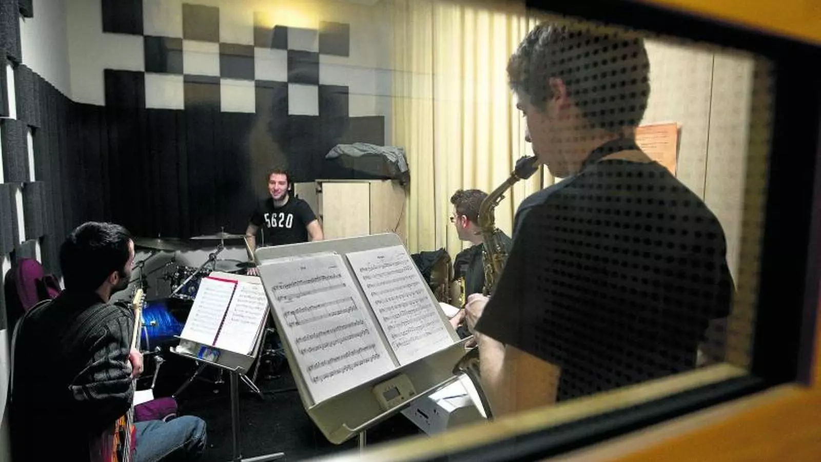 L'HORA DE TOCAR-LA L'ARA organitzarà amb l'Esmuc un concurs de cançons per descobrir nous talents. Els lectors del diari podran triar les seves preferides.