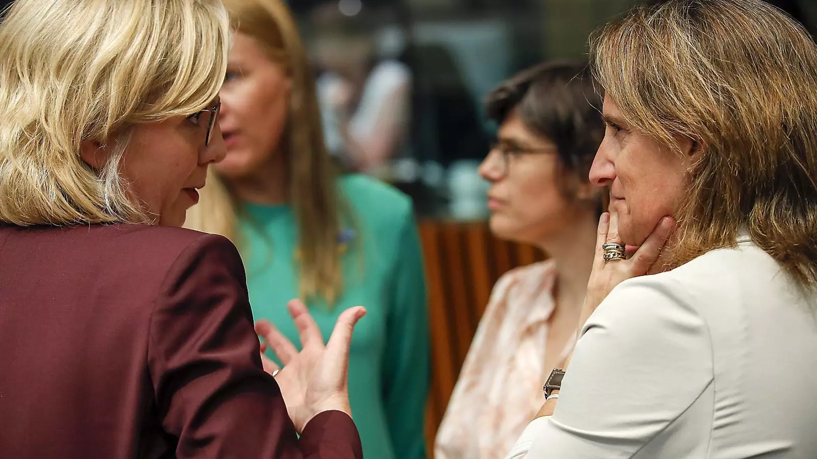 La ministra Teresa Ribera con su homóloga austríaca, Leonore Gewessler.