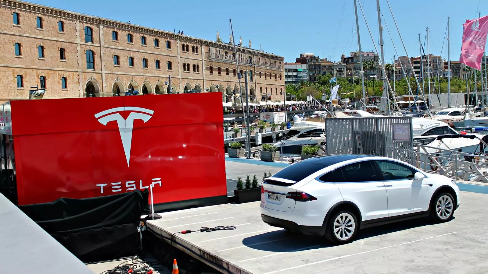 5 raons per explicar l'èxit de Tesla