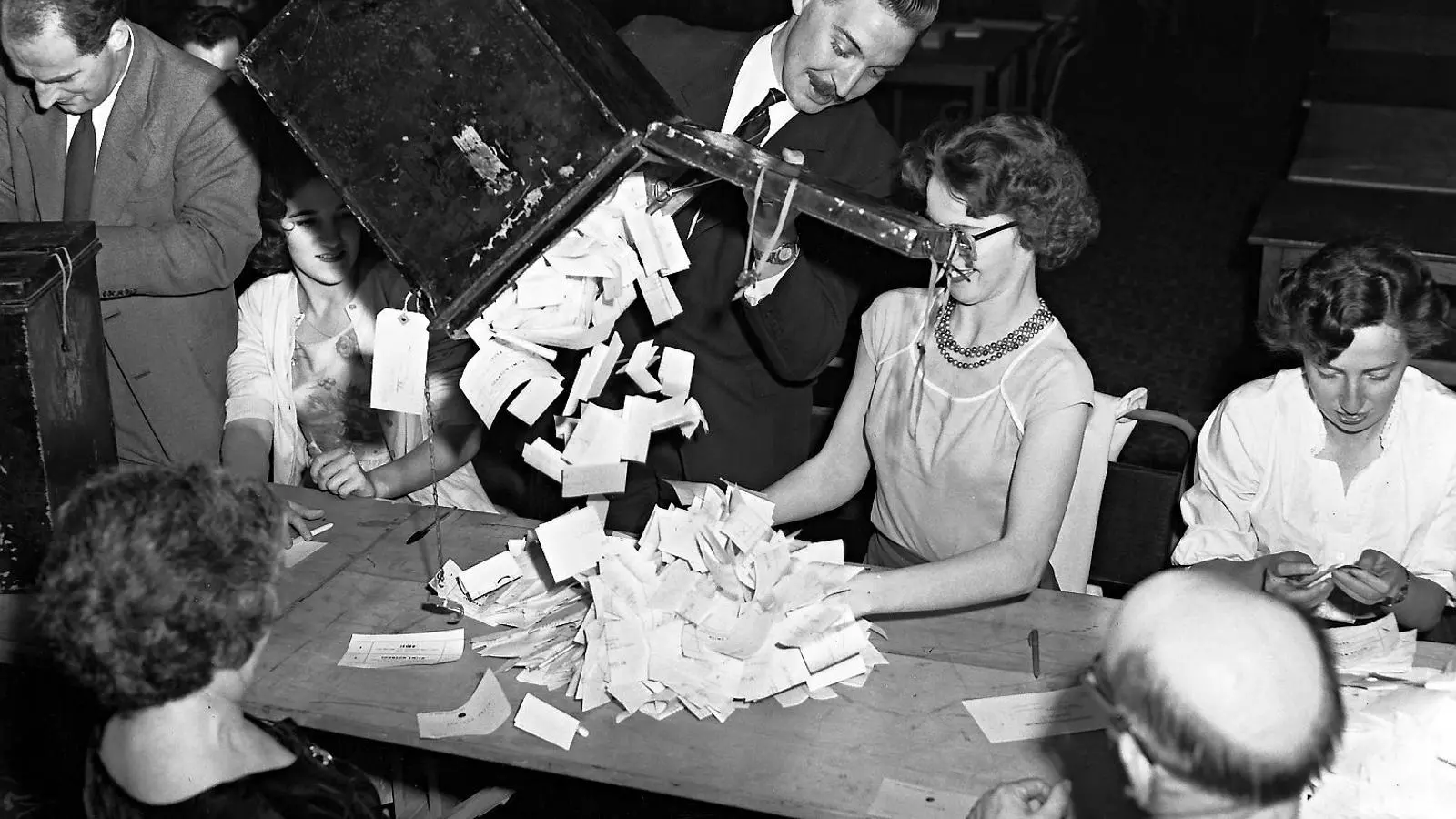 Dues paperetes per a Catalunya