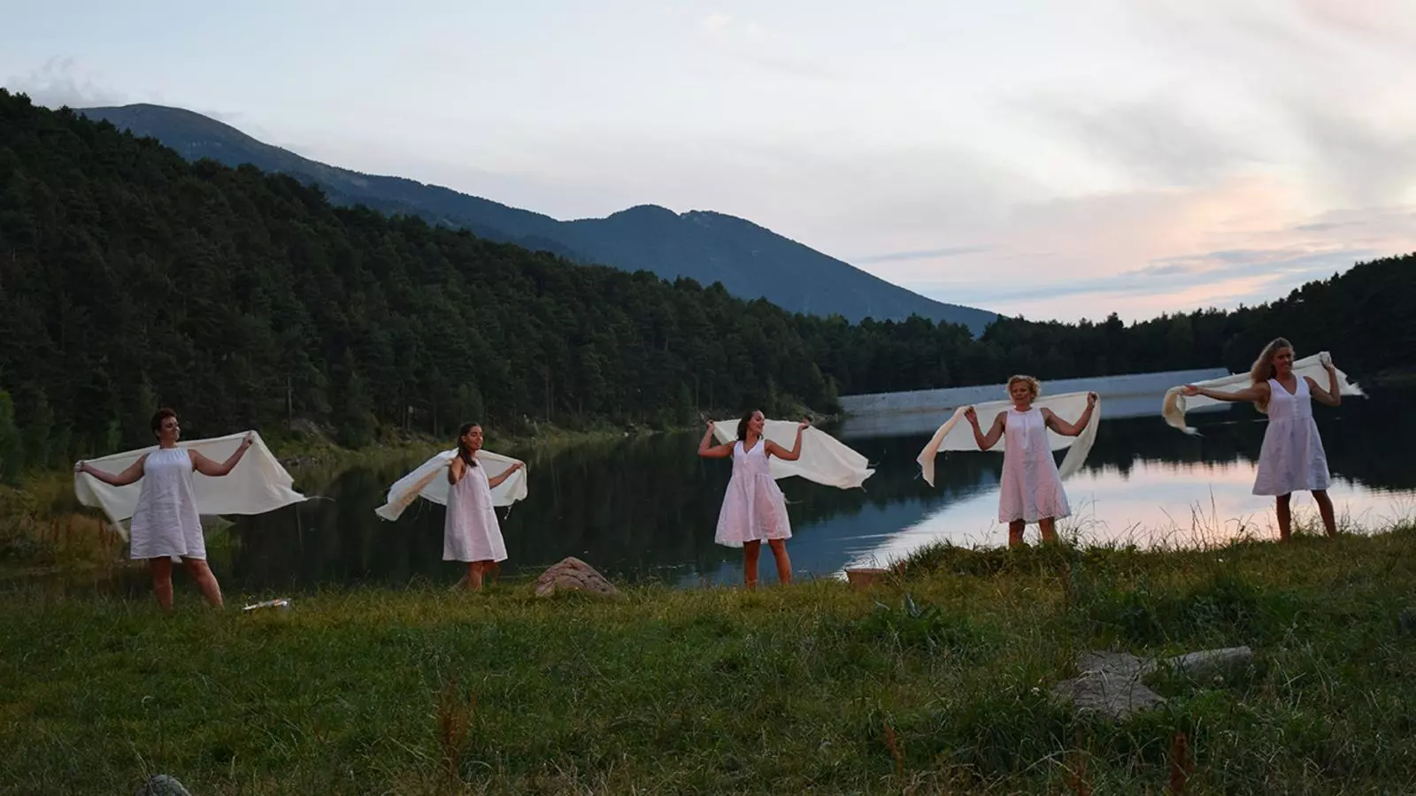 L'espectacle 'Dones d'aigua', que s'ha pogut veure al final de la visita al camí hidroelèctric. / M. F. (ANA)