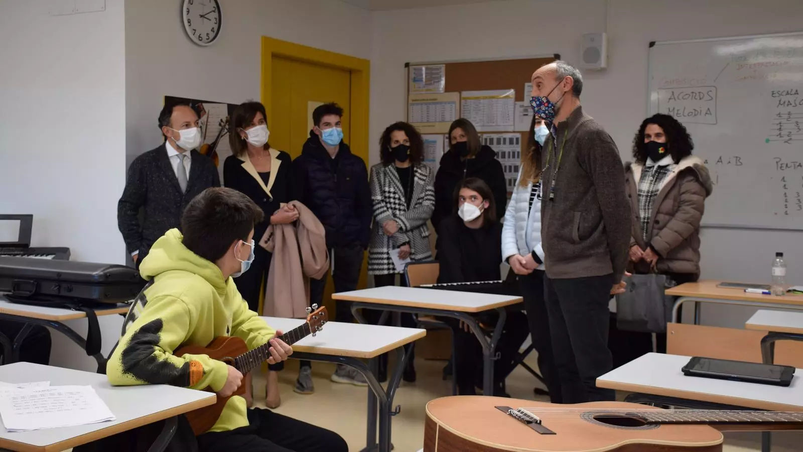 El cap de Govern, Xavier Espot, i la ministra d'Educació i Ensenyament Superior, visiten la nova aula de música.