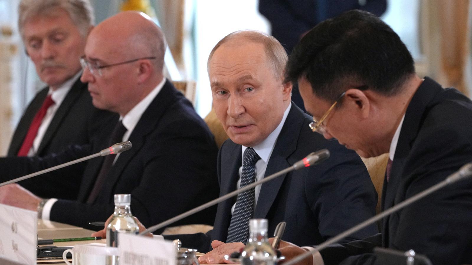 The Russian president, Vladimir Putin, in a meeting with international journalists in Saint Petersburg.