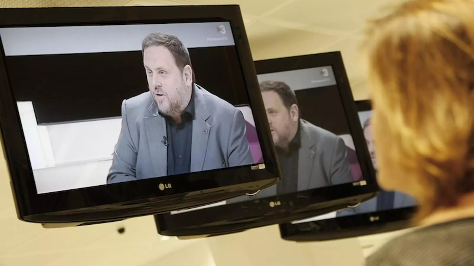 El vicepresident Oriol Junqueras, en un moment de l'entrevista a TV3 / FERRAN FORNÉ