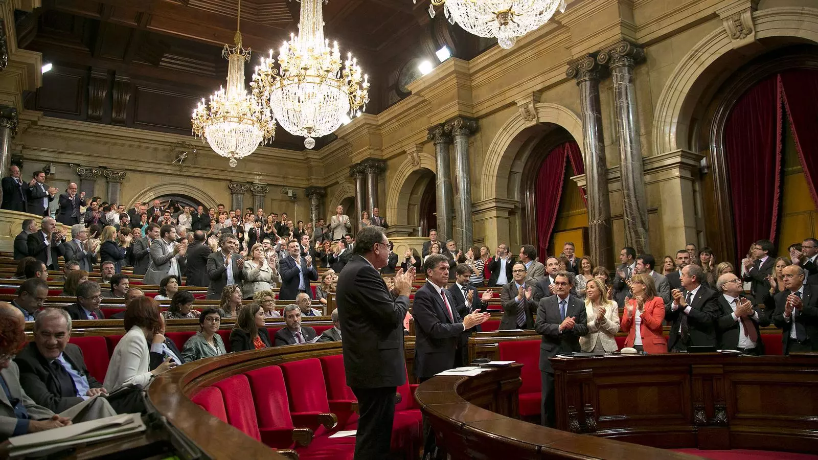 LA CAMBRA DRETA El Parlament, ahir, dret després de votar la celebració d'una consulta sobre l'autodeterminació en la pròxima legislatura.