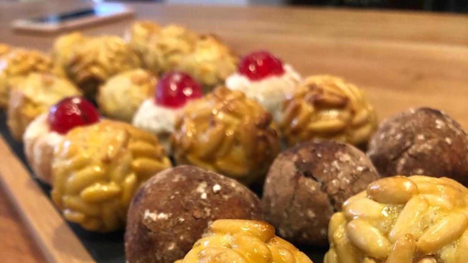 Com es fan els panellets de pinyons, xocolata, ametlla i cirera? Recepta del pastisser Èric Ortuño