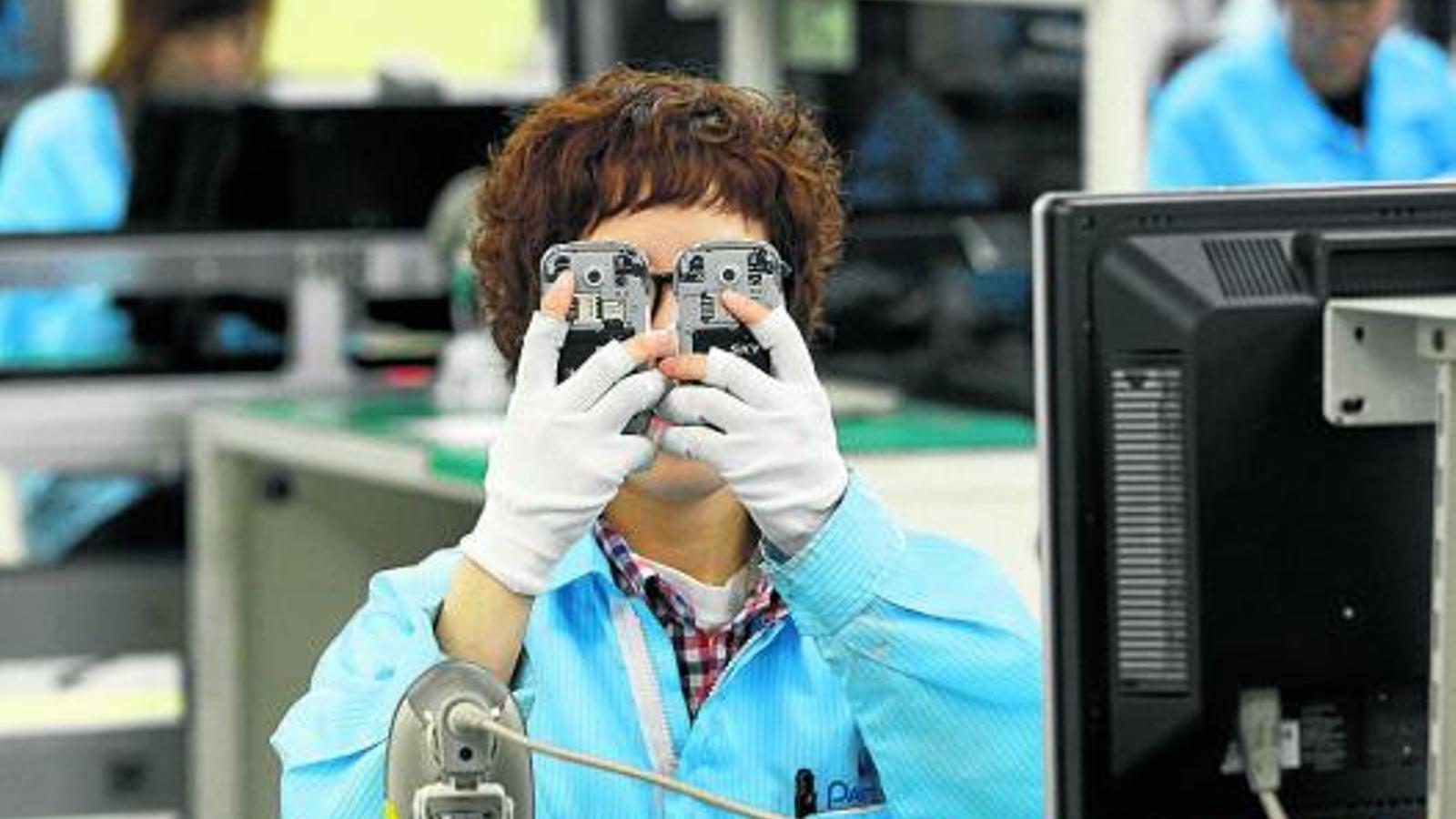 Fins ara, Alemanya i Àustria impedien la lliure circulació dels treballadors de vuit països que van entrar a la UE fa set anys. Avui es posa fi a aquest bloqueig.