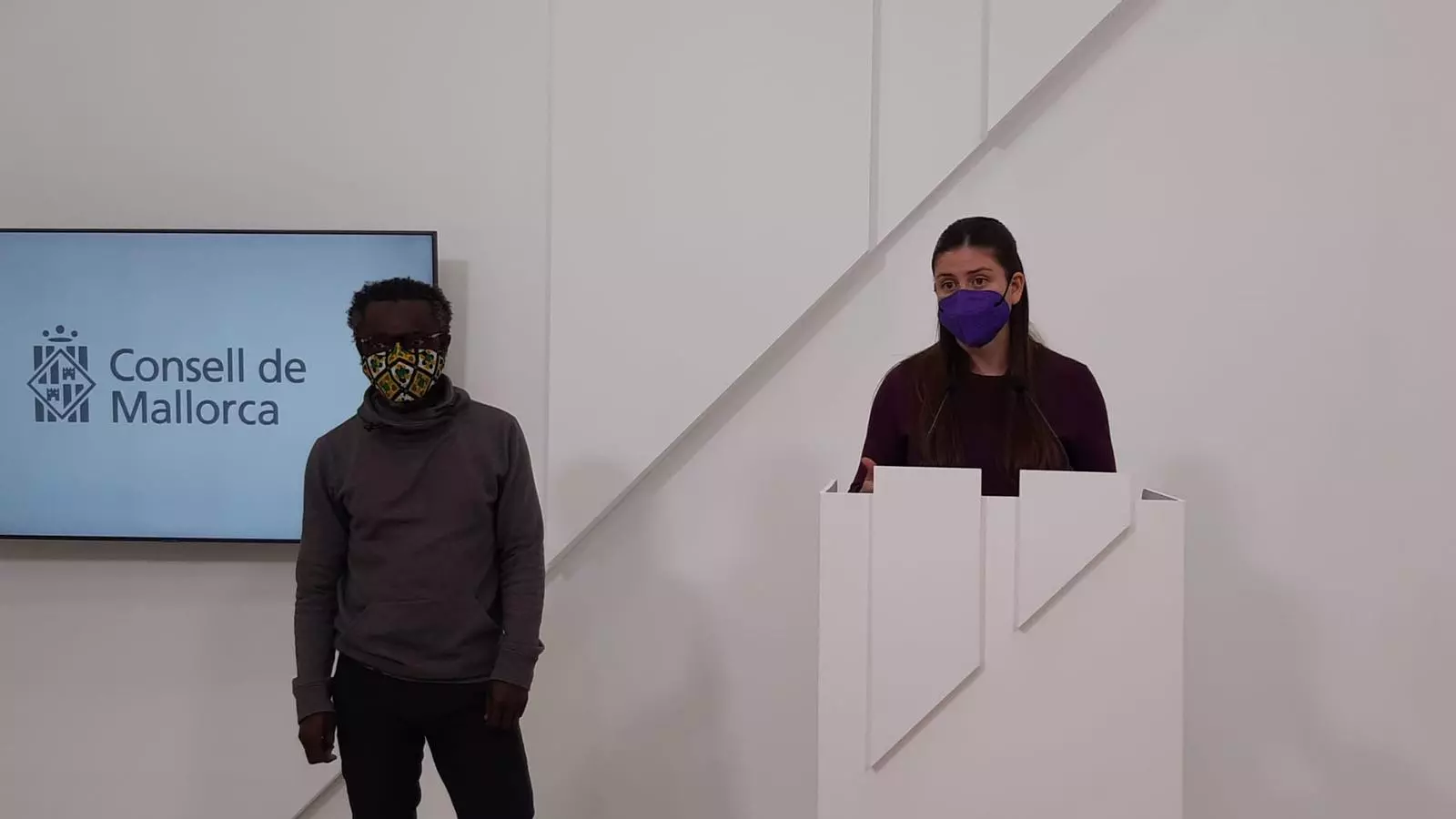 Els portaveus de Podem i MÉS al Consell de Mallorca, Aurora Ribot i Guillem Balboa.
