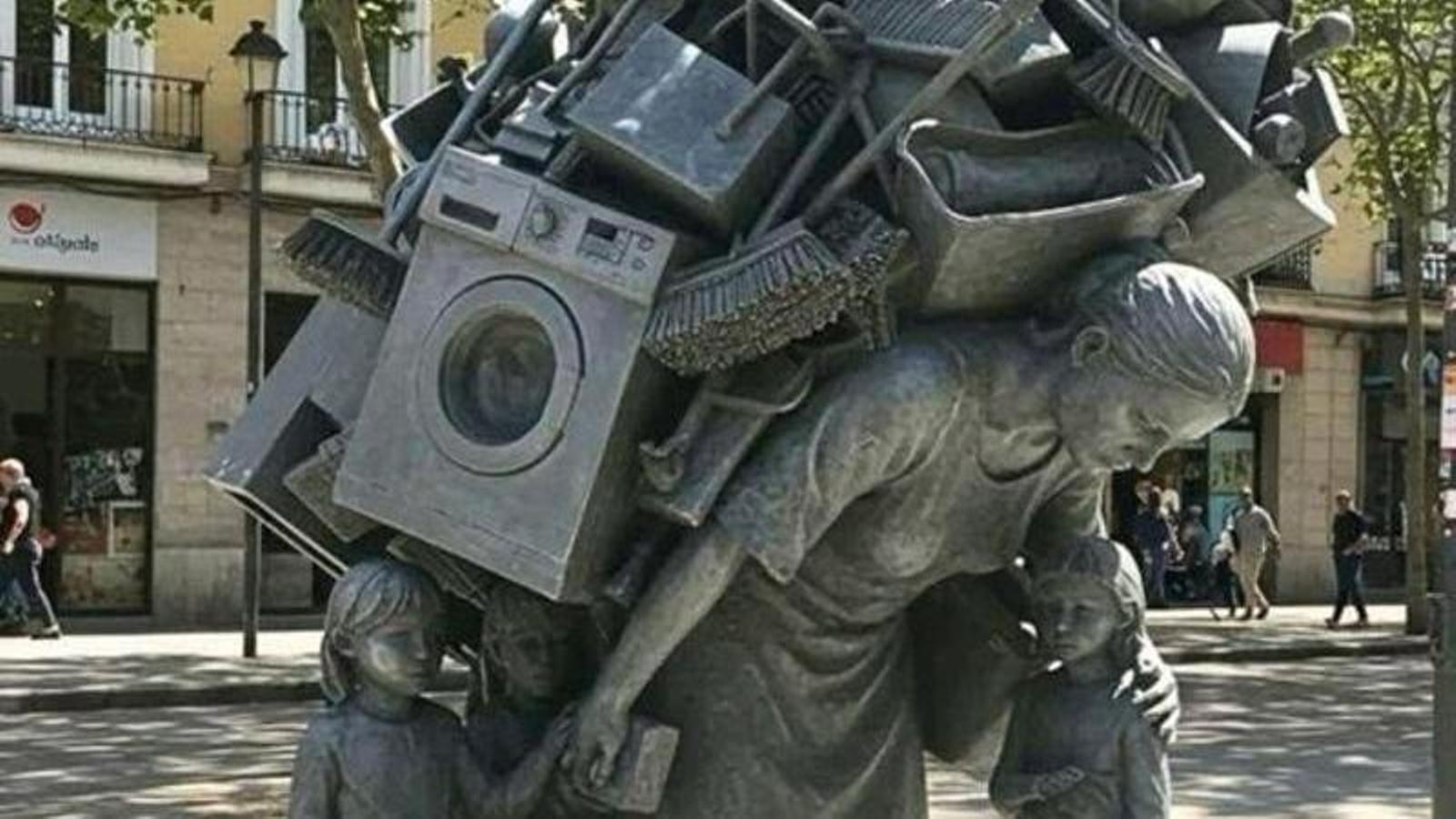 The fake sculpture that has gone viral.