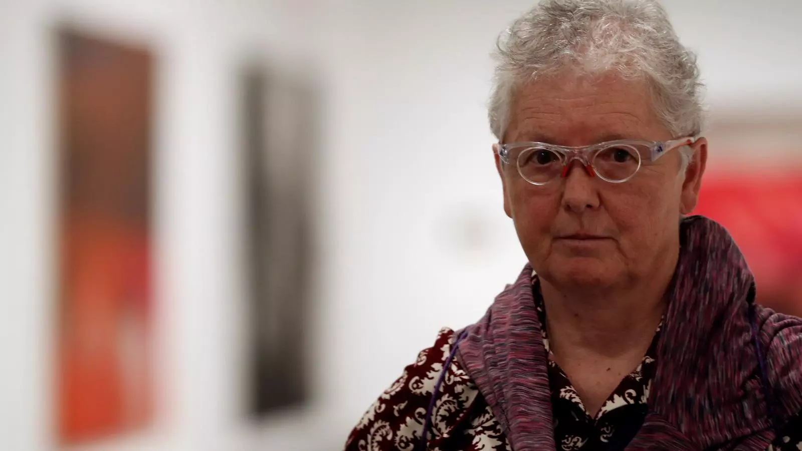 L'artista suïssa Miriam Cahn, durant la presentació de la seva exposició al Museu Reina Sofia de Madrid l'any 2019