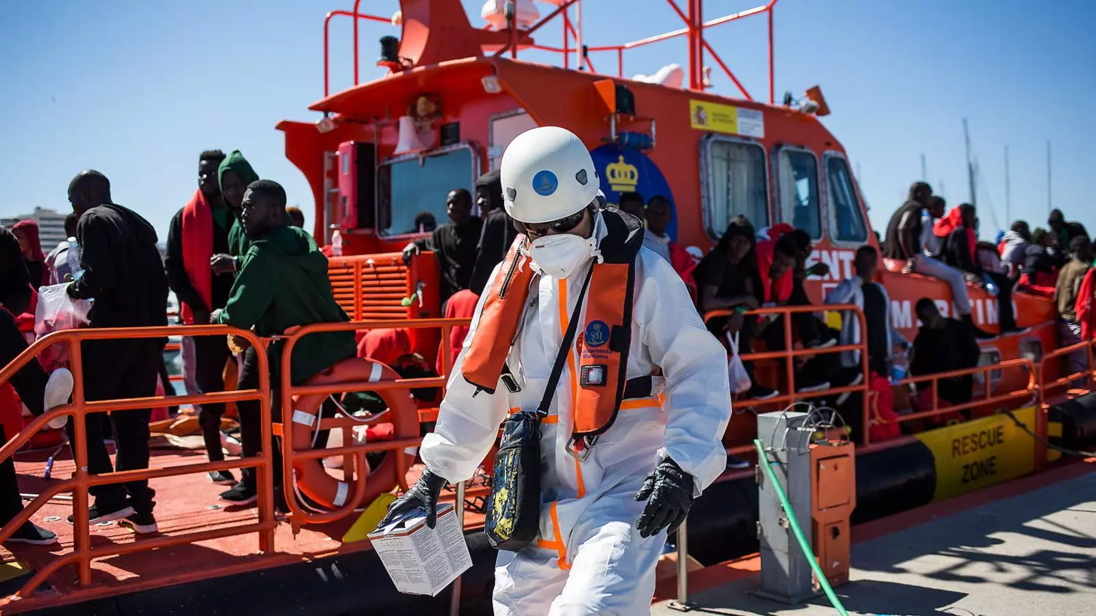 Els treballadors de Salvament Marítim continuen reclamant millores laborals per seguir rescatant vides a la deriva.