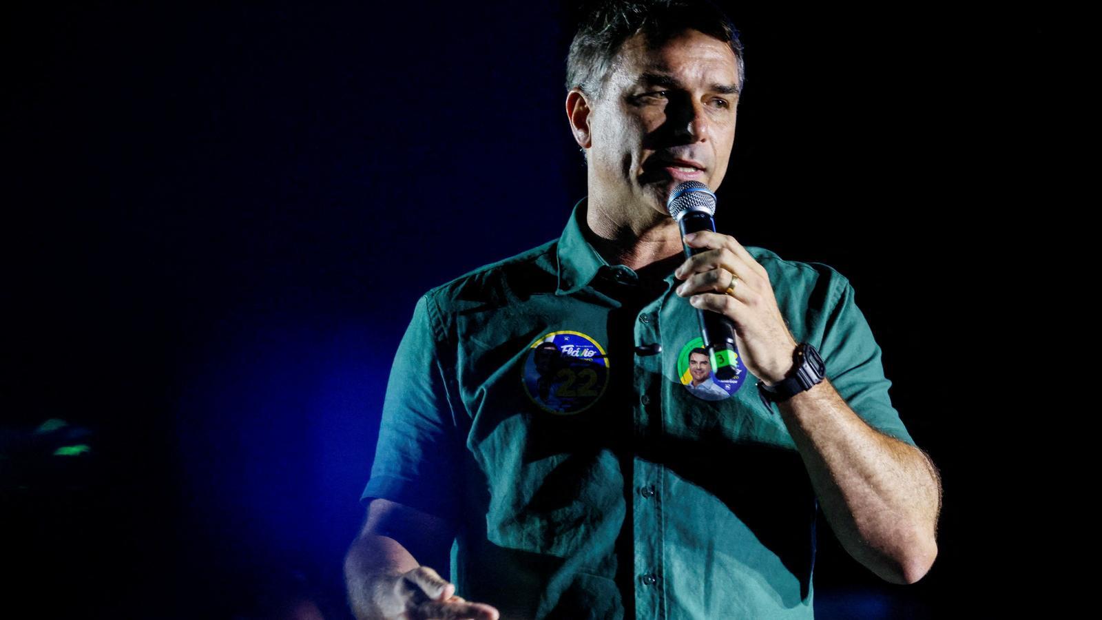 Flávio Bolsonaro in an electoral act in Guarulhos this Thursday.