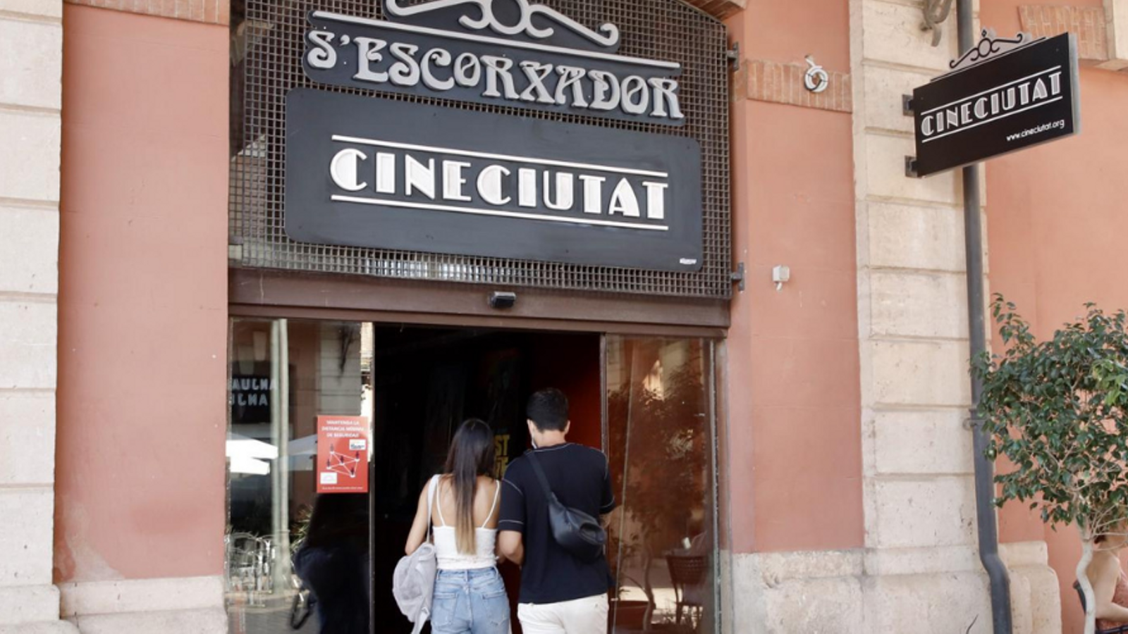 Entrada en el CineCiutat, en el Matadero (Palma).