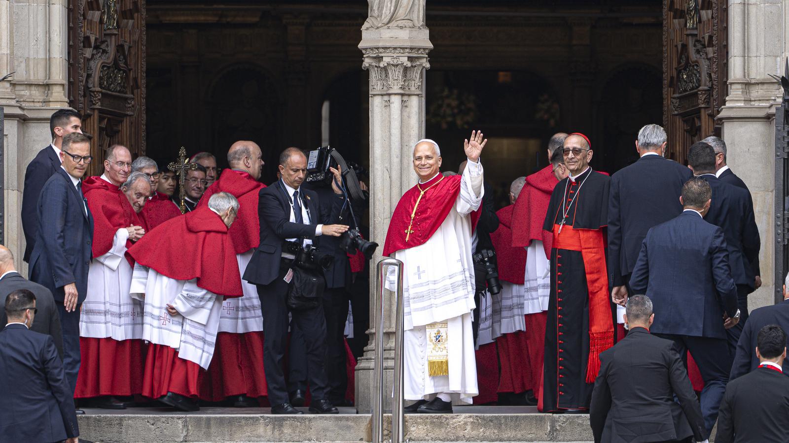 Pope Leo XIV in front of the Barcelona Cathedral.