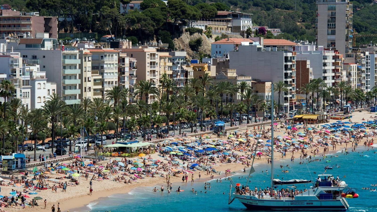 The beach of Lloret de Mar packed to the brim