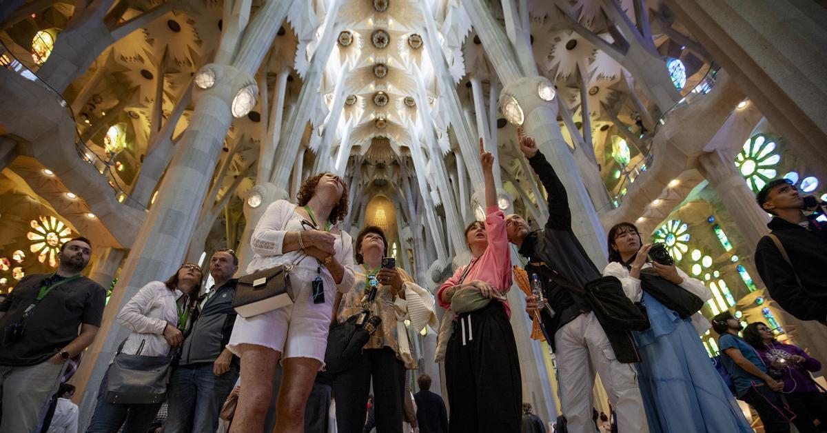 Fa 144 anys que es va començar la Sagrada Família i en fa més de 100 que és el símbol indiscutible de Barcelona. Si la Torre Eiffel defineix París i l’Empire State defin...