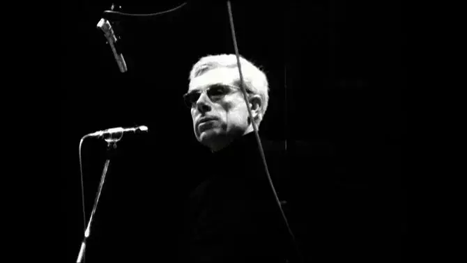Ferrater, durant el recital a la sala Price de Barcelona, el 1970